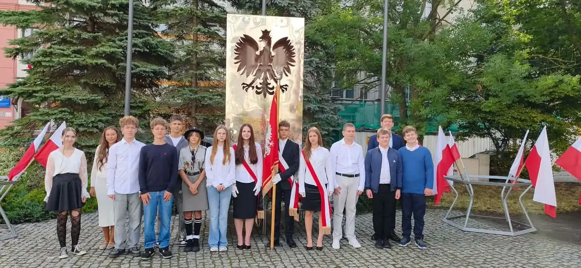 Uczniowie SP1 w Świeciu uczcili 87. rocznicę wybuchu II wojny światowej