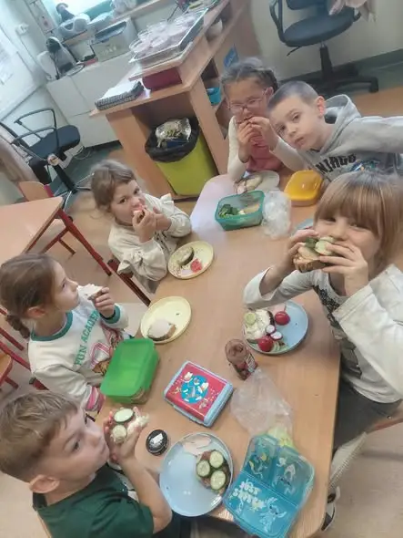 Dzień Chleba w przedszkolu: Mali marynarze upiekli własne bochenki